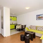 Jasenka - Duplex One Bedroom With Terrace And Side Sea View Prázdninový dům Trstenik (Dubrovnik-Neretva)