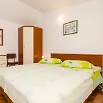 Jasenka - Duplex One Bedroom With Terrace And Side Sea View Prázdninový dům Trstenik (Dubrovnik-Neretva)